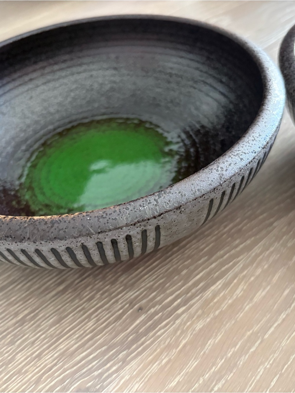 Japanese Stoneware Ceramic Wide Shallow Bowl Set - Picture 10 of 15
